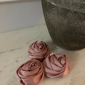 Flor Rosa, Beige o Negra Raso