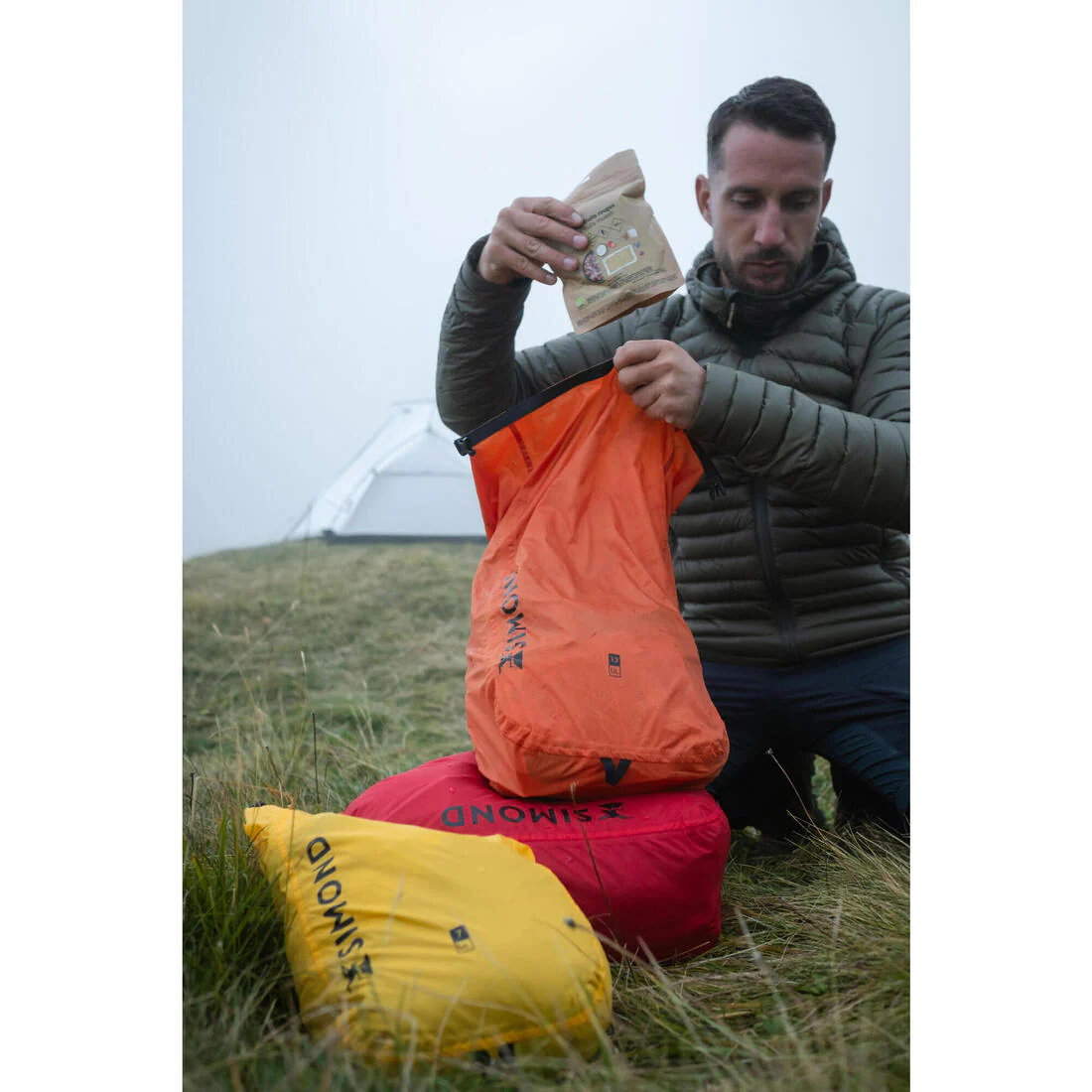 Funda impermeable ultraligera de 22 litros, roja - Imagen 9