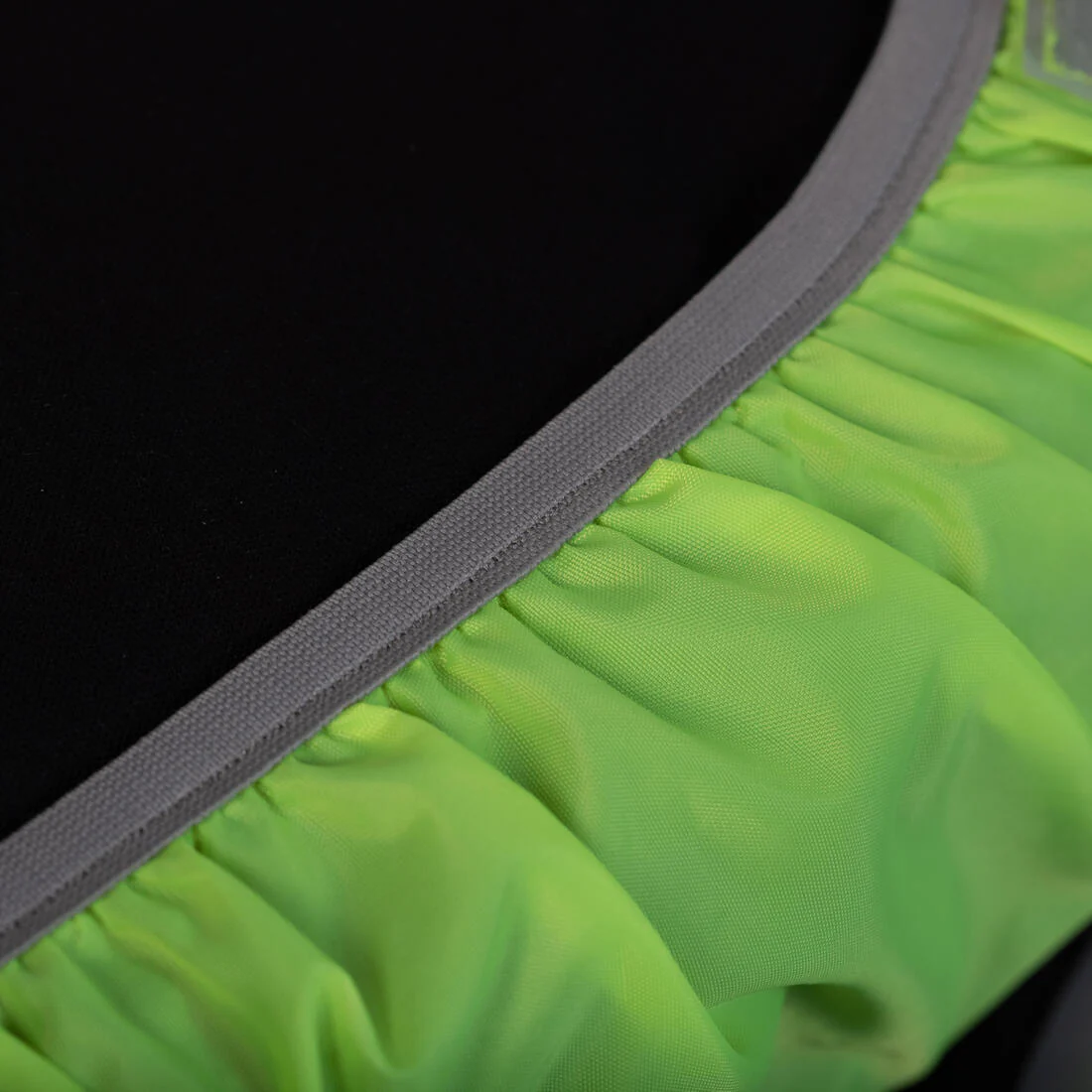 Cubremochila Impermeable Visibilidad Diurna/Nocturna Amarillo Fluorescente - Imagen 6