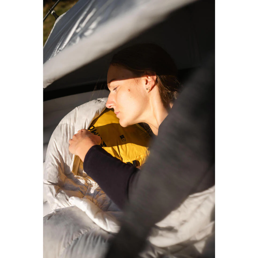 Funda impermeable de montaña y trekking 7l rolltop SImond UL - Imagen 9