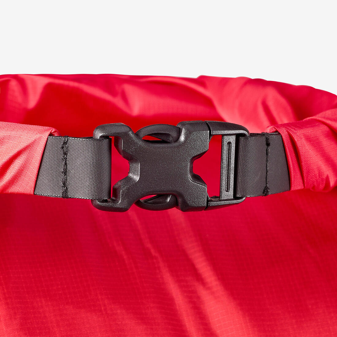 Funda impermeable ultraligera de 22 litros, roja - Imagen 4